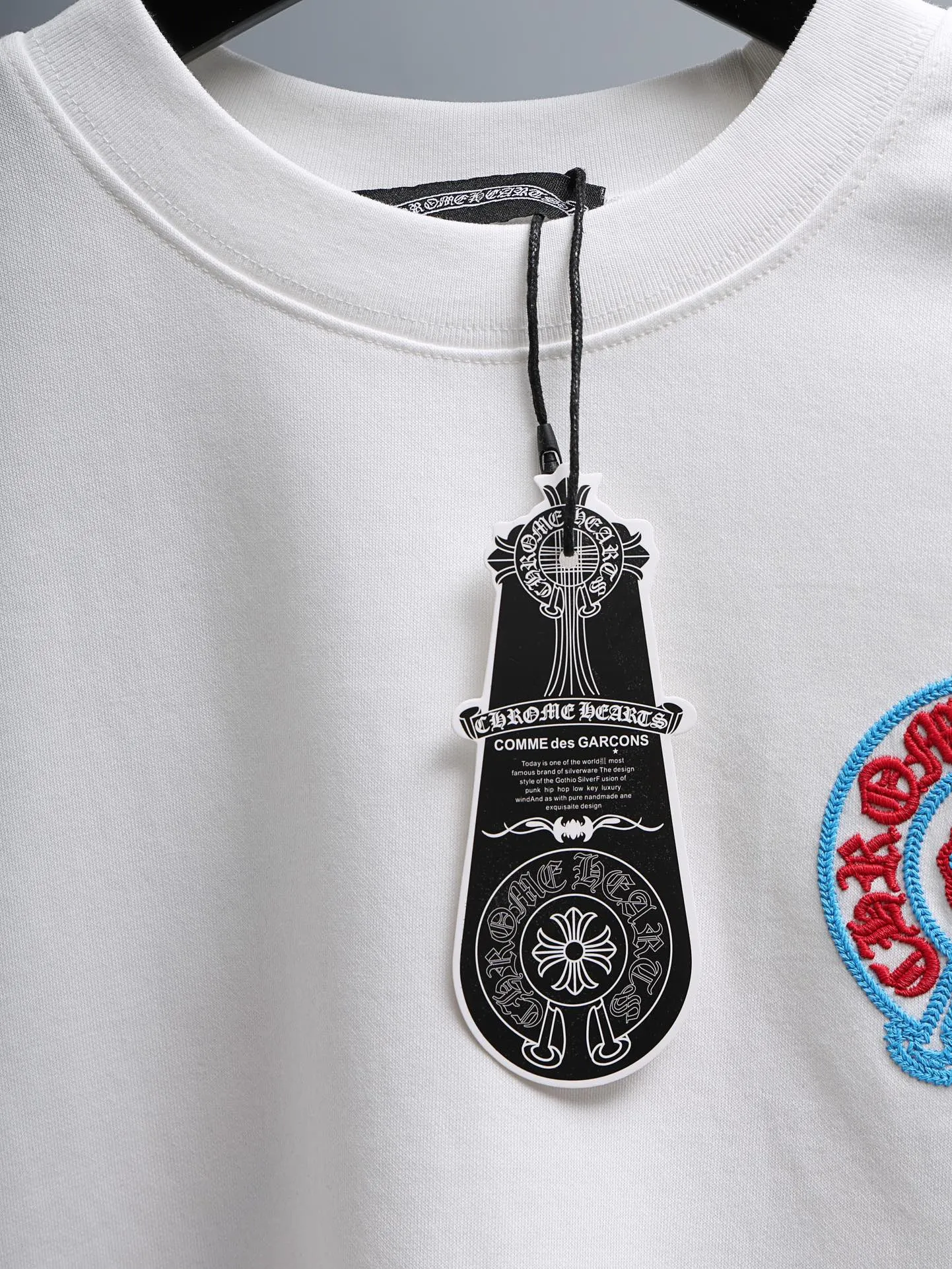 P190 Chrome Hearts* 2꯭0꯭2꯭5 new autumn and winter style ❤️ Original ⌚️ high version Chrome Hearts The fabric is made of 320 grams of high-density modal long-staple cotton. It does not deform or shrink. Process introduction: double thread movement. Chest. The back panel uses overlapping embroidery🪡 process➕the back panel towel rope embroidery process. Color: White SIZE: M-3XL